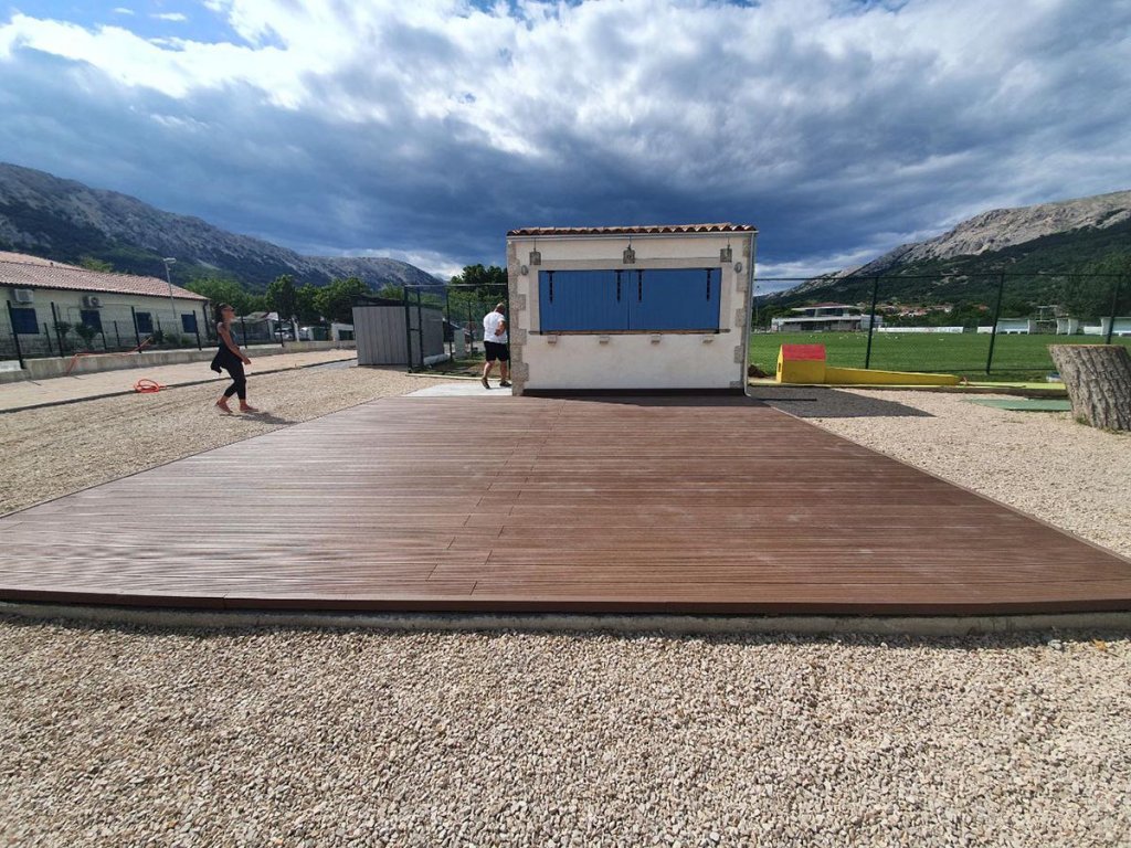 WPC Decking Standard Dark Brown - Fast food otok Krk